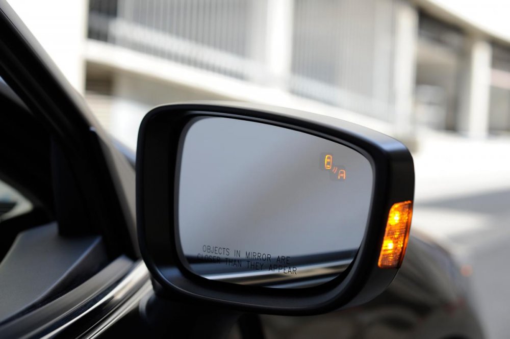 2014-Mazda3-rearview-mirror.jpg