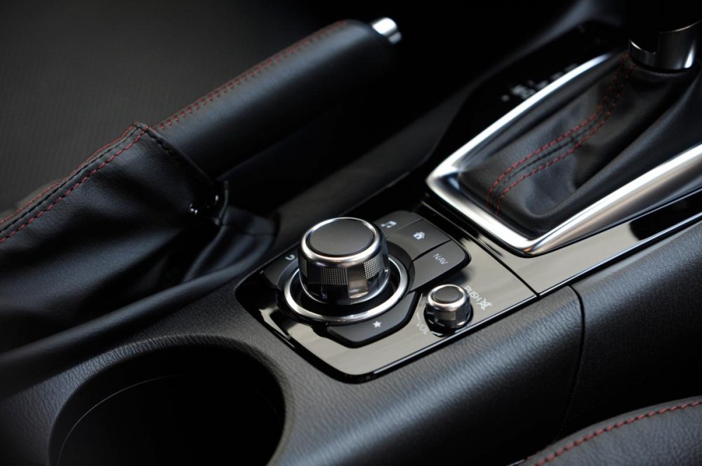 2014-Mazda3-center-console.jpg