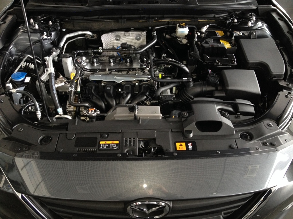 Мазда сх5 моторы. Двигатель Mazda CX-5 2.5 2013. Двигатель сх5 2.0 2014. Двигатель Мазда 3 БМ 1.6. Mazda CX 5 подкапотное пространство.